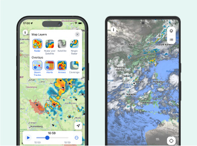 फ़ोन की छवियां जिसमें Rainviewer एप्लिकेशन खुला हो, जिनमें रडार मैप और सैटेलाइट मैप दिखाई दे रहे हैं