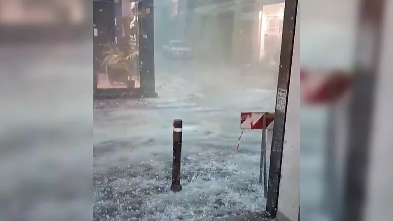 Hailstorm in Italy 2023: Ice on streets in Seregna